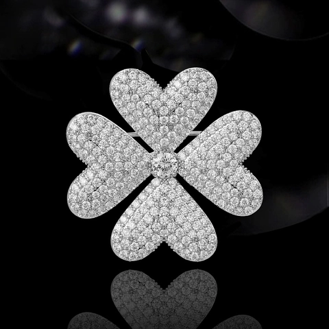 Elegante Vierblättrige Kleeblatt-Brosche Für Damen Kupfer Weißer Zirkonia Eingelegter Anstecknadel Für Anzüge Pullover Hochzeitsfeier Schmuck Zubehör
