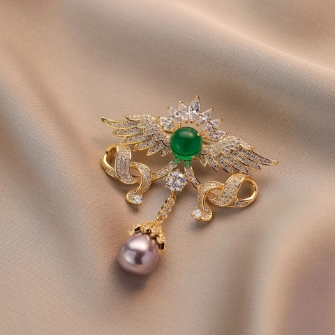 Vintage Palast Engelsflügel Brosche Anhänger Für Damen Gold Kupfer Eingelegt Grüner Edelstein Zirkonia Graue Perle Quaste Broschen