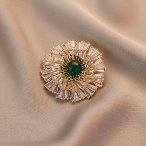 Broche Fleur Vert Émeraude Élégante Base En Cuivre Avec Zircon Transparent Coupe Baguette Accessoire De Luxe Pour Femme