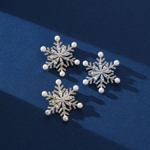 Rotierende Schneeflocke Brosche Kupferlegierung Zirkonia Kunstperle Eleganter Anstecknadel Winter Hochzeit Damen