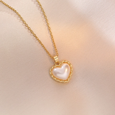Elegant Heart Pendant Necklace Titanium Steel Gold Plated With Imitation Artificial Pearl Retro Fashion Jewelry For Women