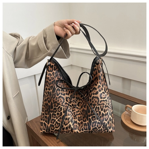 Leopard Print Hobo Underarm Bag Women 2025 Vintage PU Leather Tote Bag Large Capacity Bow Shoulder Bag Casual Handbag