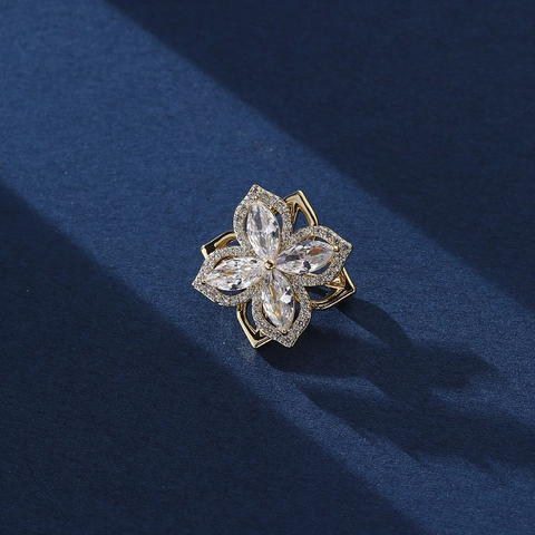 Elegant Rotating Four-Leaf Flower Brooch Gold Plated Copper Zirconia Rhinestone Rotating Flower Pin For Women Suit Jewelry