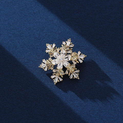 Rotierende Schneeflocke Brosche Pin Kupfer Mikro Pave Zirkon Kristall Blume Modeschmuck Für Anzug Kleid Damen