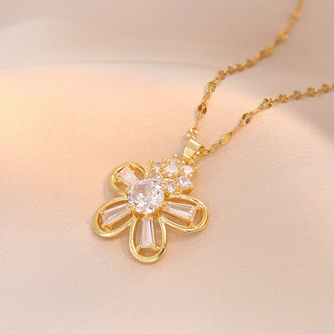 Flower Pendant Necklace Titanium Steel Inlaid Zircon Clavicle Chain Fashion Jewelry For Women