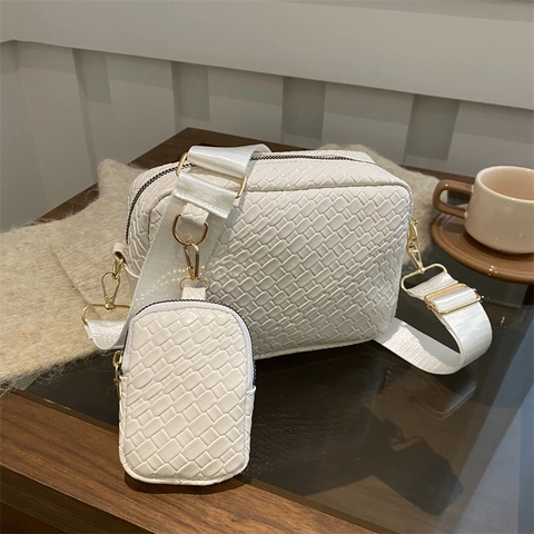 Damen Gewebte Umhängetasche Aus PU Leder Und Kleiner Beutel Mit Breitem Gurt Minimalistische Street Style Kamera Tasche