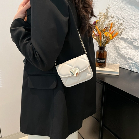 Women's Korean Fashion Mini PU Leather Quilted Rhombic Shoulder Bag Gold Heart Buckle Metal Chain Crossbody Handbag Daily