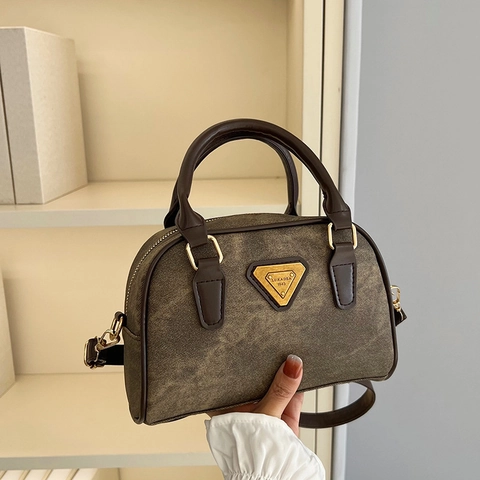 Sac À Main Boston Rétro Pour Femmes Cuir PU Mat Décor Métal Triangle Sac Bandoulière Style Vintage