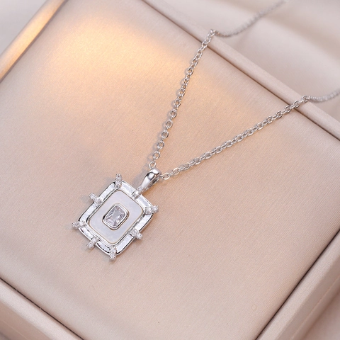 Collana Con Pendente Rettangolare Retro Zircone Verde Smeraldo Madreperla Acciaio Inossidabile Gioielli Stile Palazzo Donna