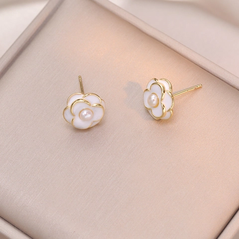 Orecchini A Lobo Camelia Perla de Agua Dulce Smalto Bianco Gioielli Eleganti Con Perno In Argento Sterling 925 Per Donna