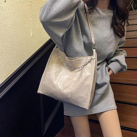 Vintage PU Leder Große Tote Bag Mit Metallkette Dekorative Umhängetasche Für Damen Täglich Pendeln Mode Trendige Tasche