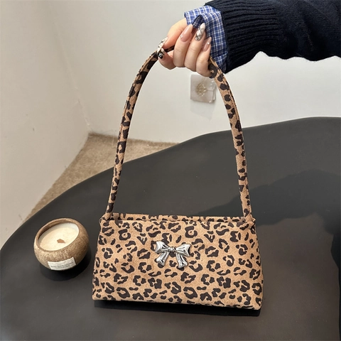 Vintage Dames Onderokseltas Met Luipaardprint Metalen Vlinder Fluweelachtige Stof Slanke Schoudertas Mode Dagelijkse Tas