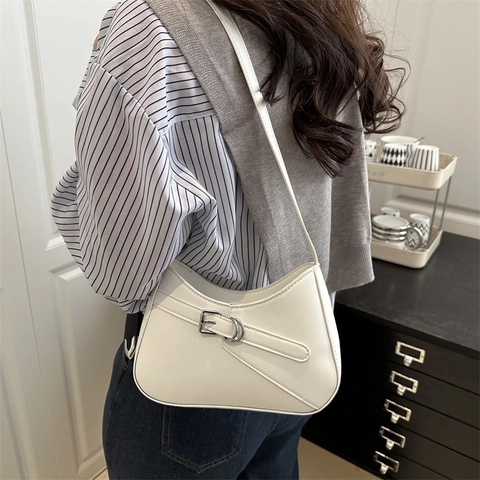 Sac Sous le Bras Baguette en Cuir PU Minimaliste pour Femmes Sac à Bandoulière Couleur Unie Mode Avec Boucle Métallique Sac à Main Chic Versatile
