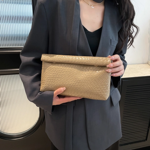 Damen Gewebte PU Leder Clutch Tasche Minimalistische Umschlag Faltbare Handtasche Unterarmtasche Elegant Einfarbig
