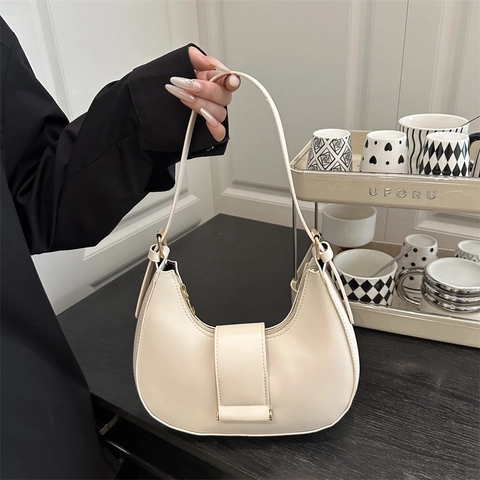 Women's Retro PU Leather Half Moon Underarm Bag Minimalist Crescent Hobo Shoulder Bag With Metal Buckle Daily Fashion Tote