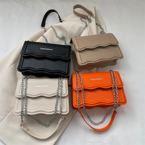 Bolso Bandolera de Moda para Mujer de Cuero PU con Borde Ondulado Bolso Cuadrado Pequeño con Correa de Cadena de Metal Color Sólido