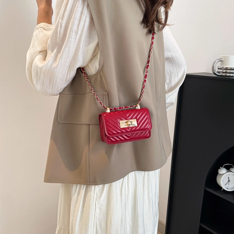 Women Mini Shoulder Bag Quilted PU Leather Crossbody Square Bag Gold Chain Strap Rotary Lock Fashion