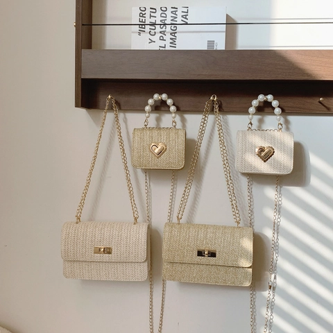 Summer Straw Woven Crossbody Bag For Women Small Square Shoulder Bag With Metal Chain Turn Lock Elegant Vacation Style