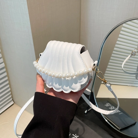 Shell Shaped Crossbody Bag PU Leather With Artificial Pearl Chain Evening Clutch Shoulder Bag For Women Sweet Style