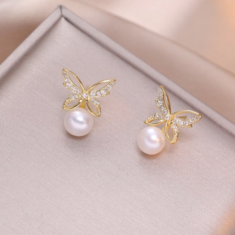 Schmetterling Stecker Ohrringe Kupfer Elegant Zirkon Eingelegt Runde Künstliche Perle Anhänger Koreanischer Stil Für Damen