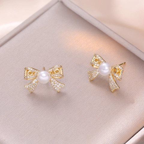 Orecchini A Lobo Con Fiocco A Farfalla Rame Con Perla D'acqua Dolce Zircone Micro Pave Perno In Argento Elegante Dolce