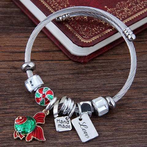 Moda Lega Smalto Pesce Rosso Ciondolo Bracciale Cavo Donne Filo Acciaio Inossidabile Bangle Con Cuori
