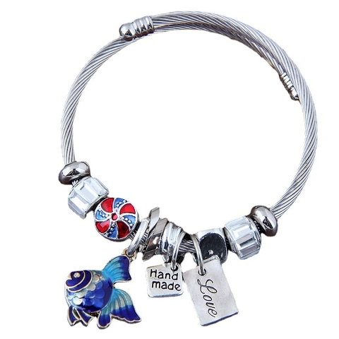 Moda Lega Smalto Pesce Rosso Ciondolo Bracciale Cavo Donne Filo Acciaio Inossidabile Bangle Con Cuori