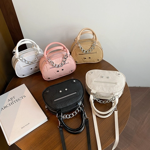 Sac Coquille Motif Crocodile pour Femmes avec Détails Rivets et Chaîne Sac en Bandoulière en Cuir PU Style Motard Chic