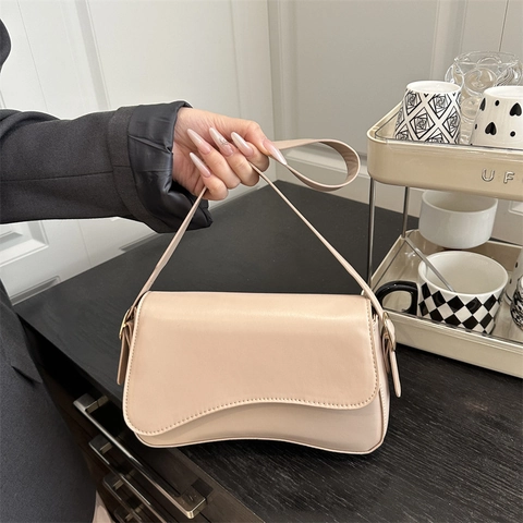 Sac Sous l'Aisselle Minimaliste pour Femmes Cuir PU Rabat Ondulé Sac à Épaule Sac Selle Vintage Sacoche Mode pour Dame