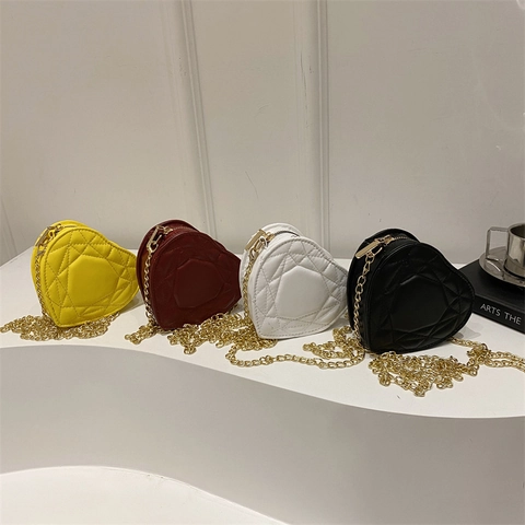 Bolso Bandolera Acolchado en Forma de Corazón para Mujer Cuero PU Costuras Geométricas Correa de Cadena de Metal Elegante Mini Bolso Accesorio