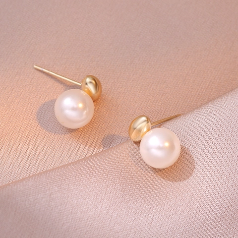 Elegant Shell Artificial Pearl Stud Earrings For Women With Silver Earring Post Minimalist French Vintage Style Round Copper Jewelry