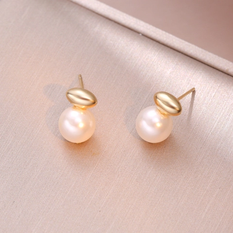 Elegant Shell Artificial Pearl Stud Earrings For Women With Silver Earring Post Minimalist French Vintage Style Round Copper Jewelry