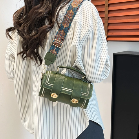 Bolso de Hombro de Cilindro de Cuero de PU Vintage para Mujer Con Decoración de Remaches y Correa Ancha Étnica Bolso de Moda Casual
