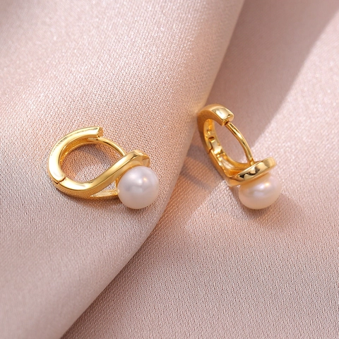 Élégantes Boucles D Oreilles Perles D Eau Douce Pour Femmes Cuivre Plaqué Or Rétro Géométrique Style Huggie Bijoux