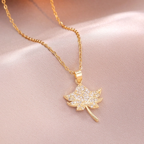 Collana Con Pendente Foglia Acero Acciaio Titanio Con Zirconi E Strass Incastonati Catena Clavicola Dorata Per Donne