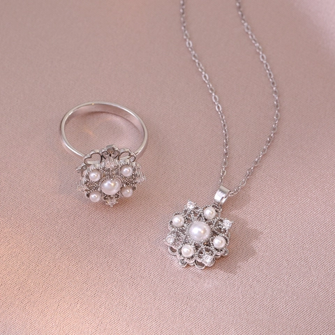 Titanium Steel Rotating Flower Necklace And Ring Set For Women Trendy Artificial Pearl Rhinestone Pendant Necklace Jewelry