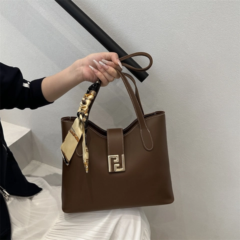Damen PU Leder Unterarmtasche Mit Satinschal Dekor Vintage FF Metallschnalle Kleine Tote Schultertasche Für Pendeln Alltag Lässig Handtasche