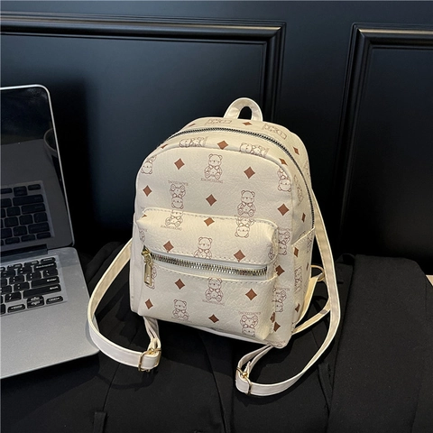 Damen Mode Mini PU Leder Rucksack Cartoon Bär Rautenmuster Stilvoller Kleiner Schulranzen Für Tägliche Reisen Lässiger Mädchen Rucksack