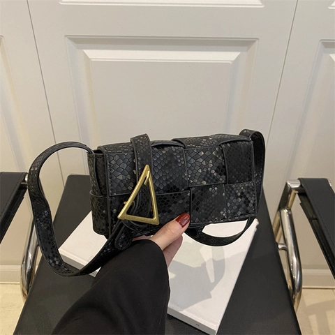 Bolso Bandolera con Patrón de Serpiente Tejida para Mujer Cuero PU Hebilla Triangular Bolso Cuadrado de Moda Diario