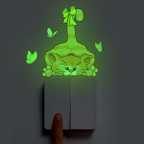 Cartoon Katze Schmetterling Leuchtend Schalter Wandtattoo Leuchtet Im Dunkeln PVC Aufkleber Für Schlafzimmer Wohnzimmer Deko