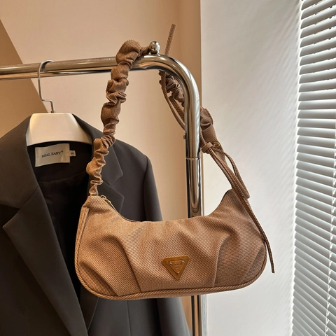 Ruched Underarm Hobo Bag Fabric Twill Pleated Cloud Handle Triangular Metal Plate Niche Minimalist Retro Women