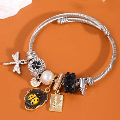 Edelstahl Armreif Mit Libelle Marienkäfer Emaille Anhänger Glücksklee Kunstperle Modeschmuck Für Damen