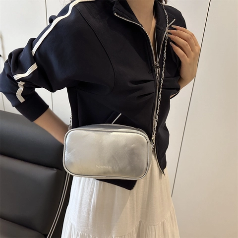 Minimalistische Dames PU Leren Crossbodytas Mode Effen Kleur Kleine Vierkante Tas Met Zilveren Metalen Kettingriem