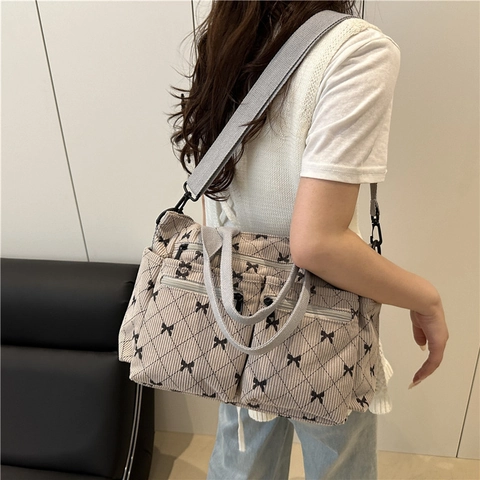 Borsa Tote in Tela Trapuntata con Motivo a Fiocco alla Moda Grande Capacità Borsa a Tracolla da Donna Casual Quotidiana