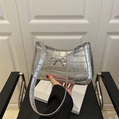 Bolso de Axila de Cuero PU Chic para Mujer con Patrón de Cocodrilo y Lazo de Metal Plateado Bolso de Hombro de Color Sólido para Uso Diario