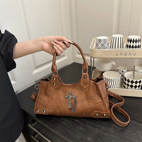 Sac Fourre-tout Femme Rétro Gothique Chaîne de Croix Grande Capacité Cuir PU Rivets Sac Bandoulière Style Punk Moto