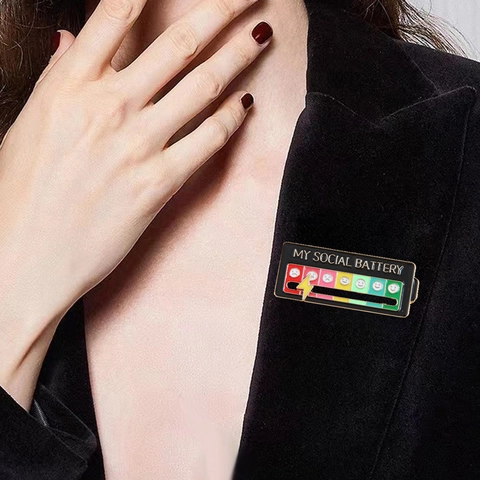 Spilla In Smalto My Social Battery Pin Con Indicatore Scorrevole In Lega Gioielli Di Umore Personalizzati Divertenti
