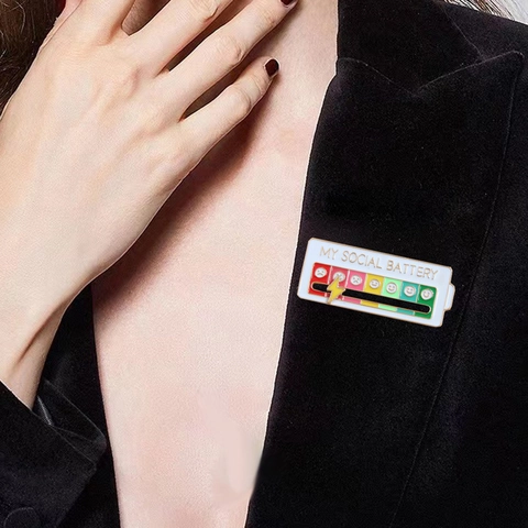 Spilla In Smalto My Social Battery Pin Con Indicatore Scorrevole In Lega Gioielli Di Umore Personalizzati Divertenti