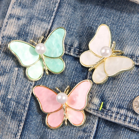 Elegante Broche de Mariposa de Aleación Con Perla Artificial de Imitación Rosa Blanco Verde Esmalte Insecto Pin de Solapa para Mujer