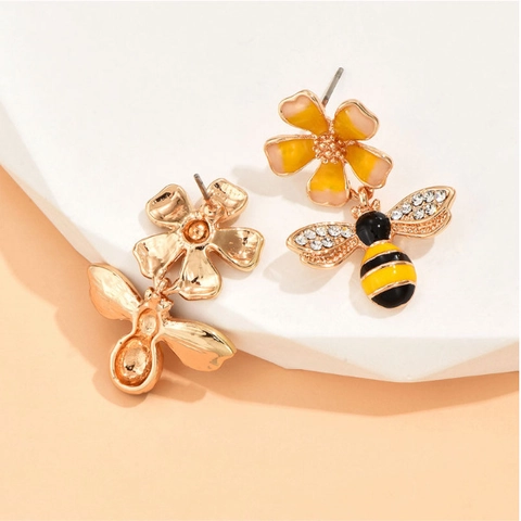 Bee Flower Drop Earrings Gold Plated Alloy Enamel Rhinestone Dangle Jewelry Sweet Animal Nature Style For Women